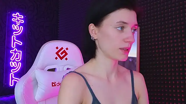 roxy riot  online show from 7, 3, 2025