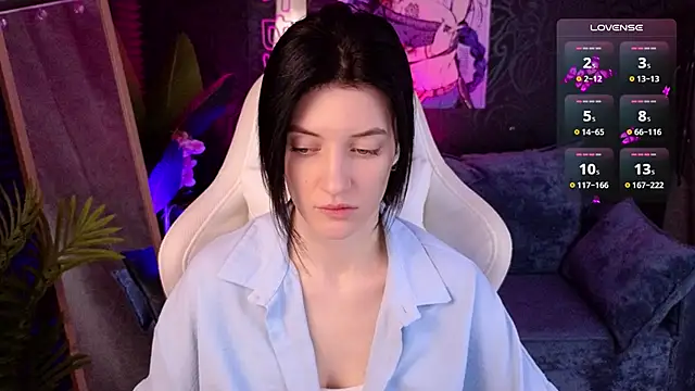 roxy riot  online show from 18, 11, 2025