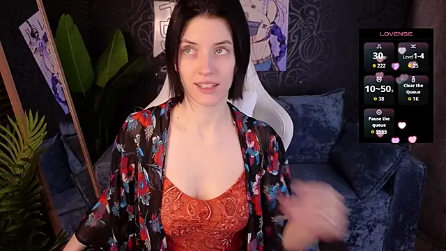 roxy riot  online show from 15, 12, 2025