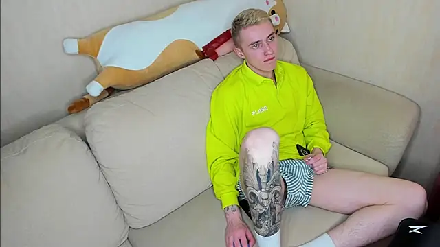 Snapshot of crazybottom99 chatting on 25, 2, 2025 crazybottom99 online show from 25, 2, 2025