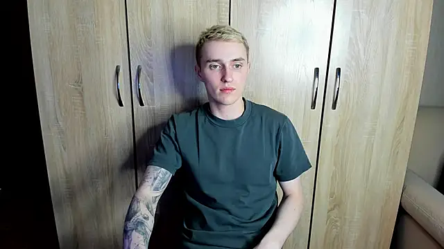 Snapshot of crazybottom99 chatting on 10, 3, 2025 crazybottom99 online show from 10, 3, 2025