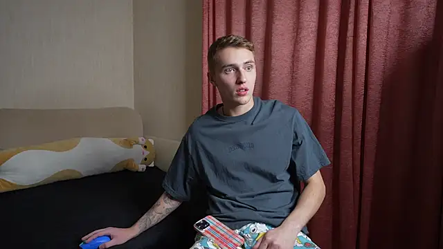 Snapshot of crazybottom99 chatting on 12, 10, 2025 crazybottom99 online show from 12, 10, 2025