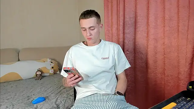 Snapshot of crazybottom99 chatting on 31, 10, 2025 crazybottom99 online show from 31, 10, 2025