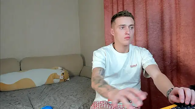 Snapshot of crazybottom99 chatting on 1, 11, 2025 crazybottom99 online show from 1, 11, 2025