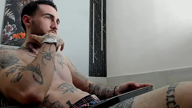 Snapshot of Luke_davis01 chatting on 20, 2, 2025 Luke davis01 online show from 20, 2, 2025