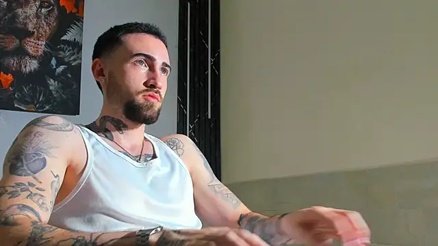 Snapshot of Luke_davis01 chatting on 1, 3, 2025 Luke davis01 online show from 1, 3, 2025