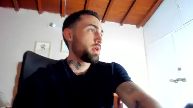 Snapshot of Luke_davis01 chatting on 5, 3, 2025 Luke davis01 online show from 5, 3, 2025