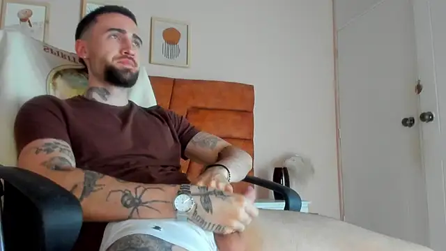 Snapshot of Luke_davis01 chatting on 7, 3, 2025 Luke davis01 online show from 7, 3, 2025