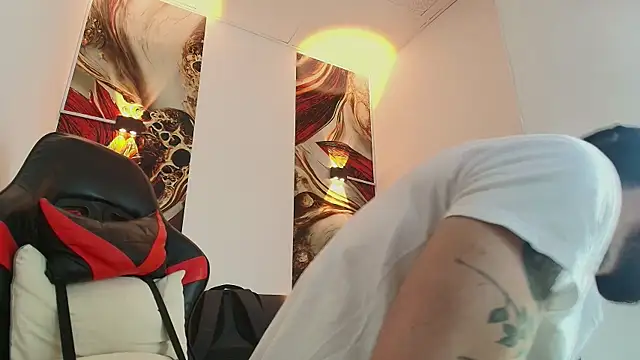 Snapshot of Luke_davis01 chatting on 15, 10, 2025 Luke davis01 online show from 15, 10, 2025