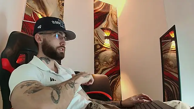 Snapshot of Luke_davis01 chatting on 17, 10, 2025 Luke davis01 online show from 17, 10, 2025