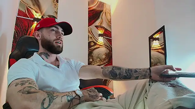 Snapshot of Luke_davis01 chatting on 8, 11, 2025 Luke davis01 online show from 8, 11, 2025