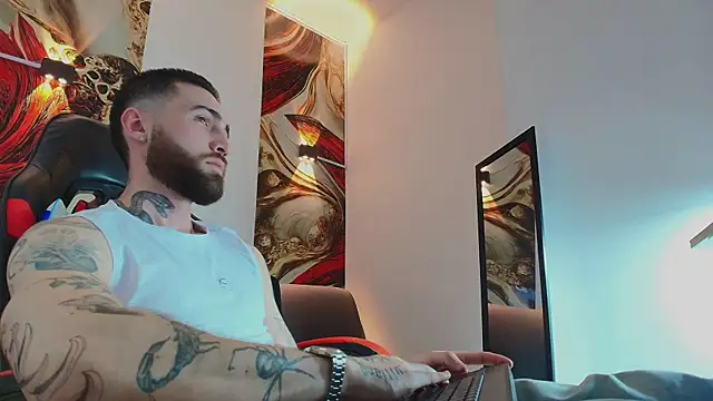 Snapshot of Luke_davis01 chatting on 12, 11, 2025 Luke davis01 online show from 12, 11, 2025