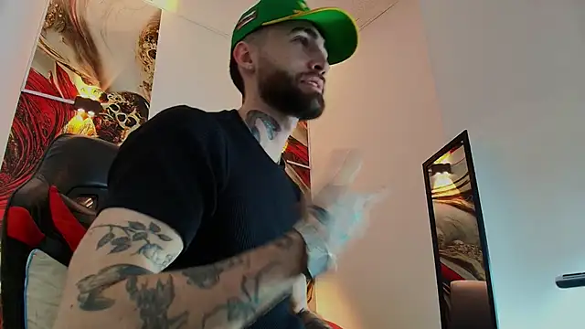 Snapshot of Luke_davis01 chatting on 4, 12, 2025 Luke davis01 online show from 4, 12, 2025