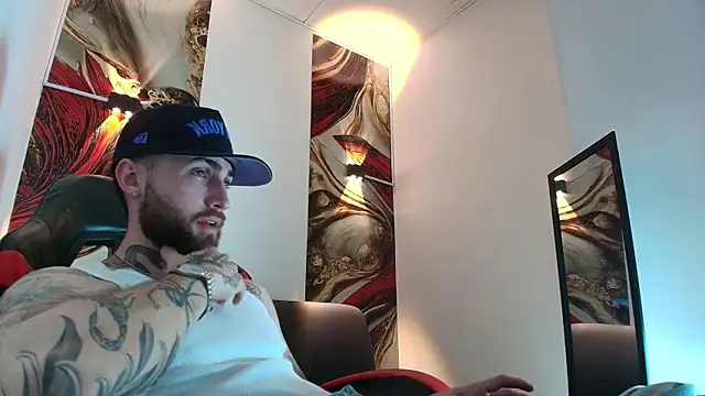 Snapshot of Luke_davis01 chatting on 23, 12, 2025 Luke davis01 online show from 23, 12, 2025