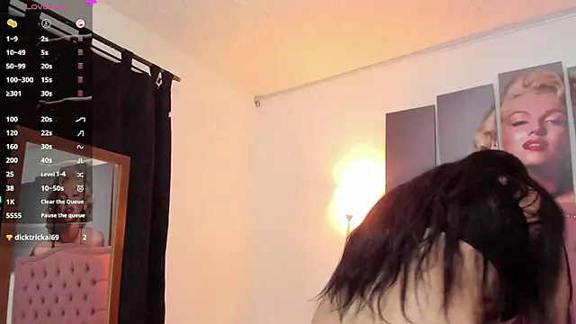 Sophia Brunett online show from 25, 2, 2025