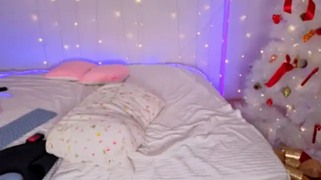 Nicole Hampton online show from 5, 1, 2026