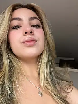 Cloee Rainbow1 online show from 17, 7, 2026