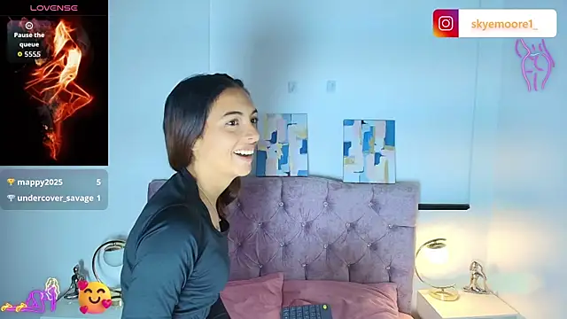 Skye Moore online show from 26, 9, 2025