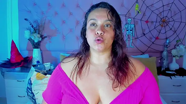 KourtneyEvans online show from 27, 10, 2025