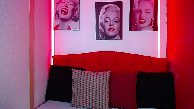Snapshot of Tiana_Ebony18 chatting on 2, 7, 2026 Tiana Ebony18 online show from 2, 7, 2026