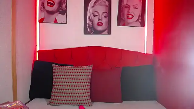 Snapshot of Tiana_Ebony18 chatting on 26, 7, 2026 Tiana Ebony18 online show from 26, 7, 2026