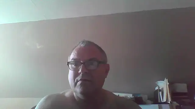 Snapshot of mkestr69 chatting on 15, 9, 2025 mkestr69 online show from 15, 9, 2025
