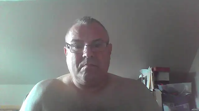 Snapshot of mkestr69 chatting on 22, 9, 2025 mkestr69 online show from 22, 9, 2025