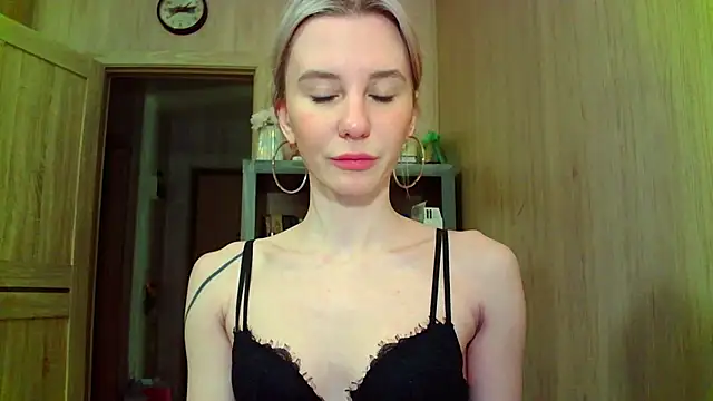 Caramel piegirl online show from 15, 2, 2025