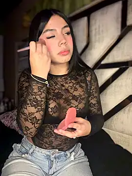 Laura-Khalifa online show from 30, 7, 2026