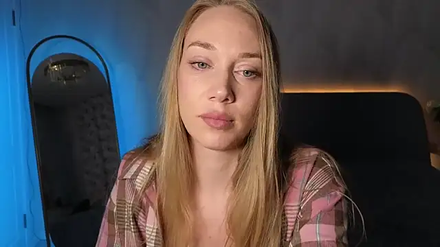 Snapshot of Engel_13 chatting on 4, 10, 2025 Engel 13 online show from 4, 10, 2025