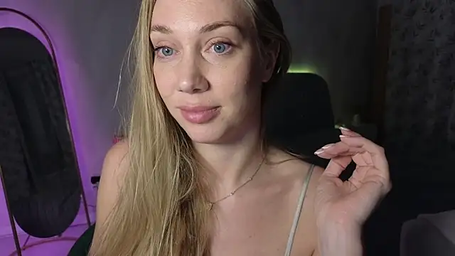 Snapshot of Engel_13 chatting on 3, 11, 2025 Engel 13 online show from 3, 11, 2025