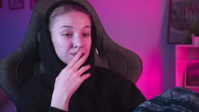 PhilippaAdamas online show from 23, 2, 2025