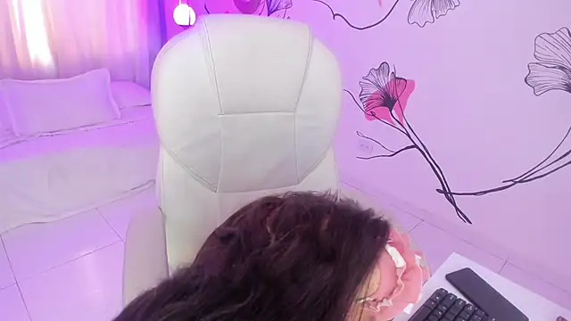 Isabela Fiorelli online show from 21, 2, 2025