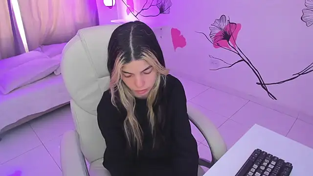 Isabela Fiorelli online show from 24, 11, 2025