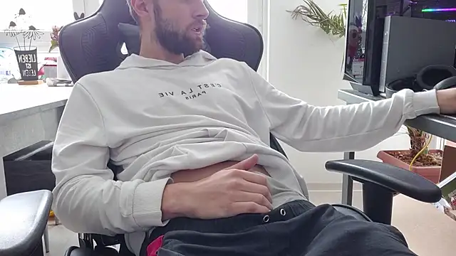 ademandjulia online show from 5, 2, 2026