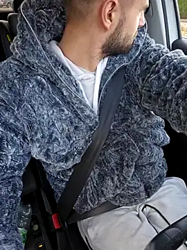 ademandjulia online show from 28, 2, 2026