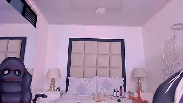 Snapshot of Zoe_CarterX chatting on 8, 9, 2025 Zoe CarterX online show from 8, 9, 2025