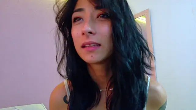 Snapshot of oishii_ambar chatting on 3, 3, 2025 oishii ambar online show from 3, 3, 2025