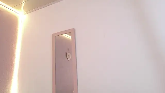 Snapshot of oishii_ambar chatting on 7, 3, 2025 oishii ambar online show from 7, 3, 2025