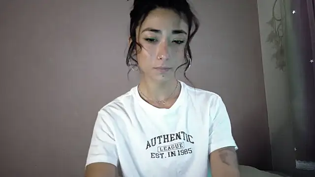 Snapshot of oishii_ambar chatting on 9, 9, 2025 oishii ambar online show from 9, 9, 2025