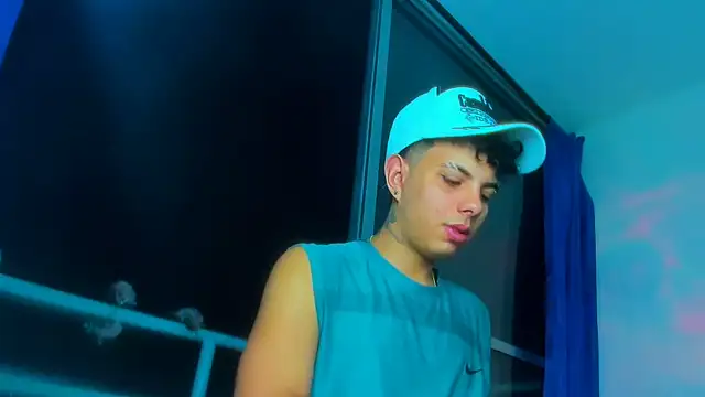 Snapshot of Alessandro_1610 chatting on 3, 11, 2025 Alessandro 1610 online show from 3, 11, 2025