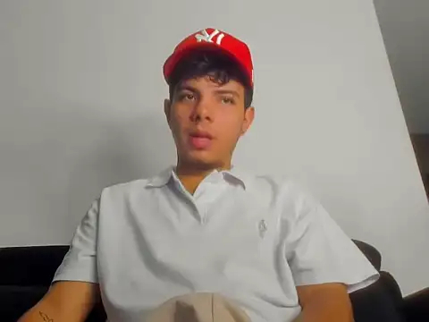 Snapshot of Alessandro_1610 chatting on 5, 3, 2026 Alessandro 1610 online show from 5, 3, 2026