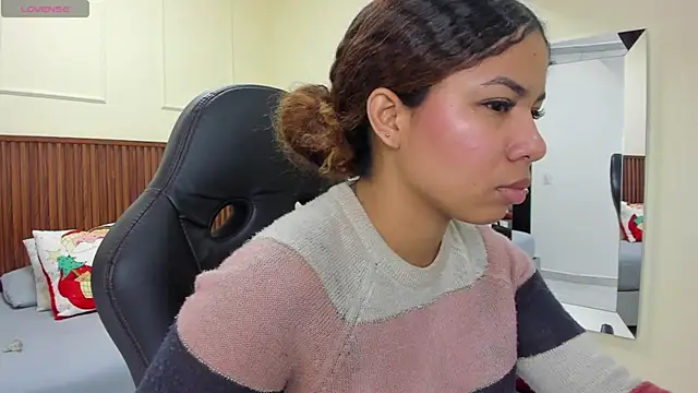 MELINAMARTINS online show from 3, 12, 2025