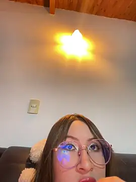 Snapshot of ValentinaOrtiz3 chatting on 4, 3, 2025 ValentinaOrtiz3 online show from 4, 3, 2025