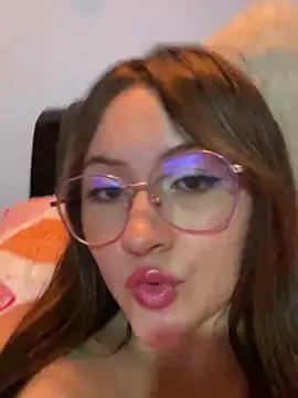 Snapshot of ValentinaOrtiz3 chatting on 5, 3, 2025 ValentinaOrtiz3 online show from 5, 3, 2025