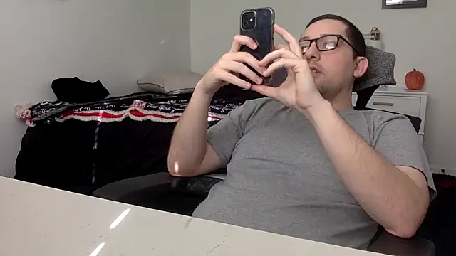 Snapshot of Milflover96 chatting on 6, 3, 2025 Milflover96 online show from 6, 3, 2025