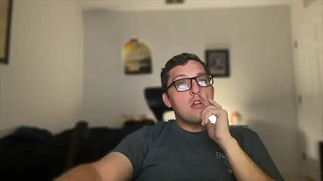 Snapshot of Milflover96 chatting on 8, 10, 2025 Milflover96 online show from 8, 10, 2025