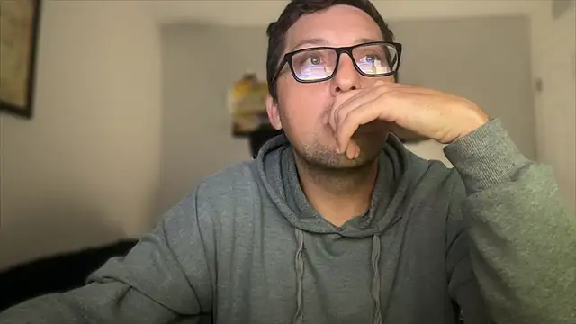 Snapshot of Milflover96 chatting on 11, 10, 2025 Milflover96 online show from 11, 10, 2025