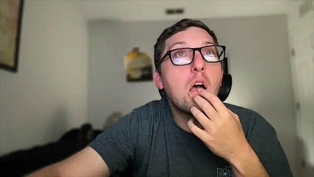 Snapshot of Milflover96 chatting on 12, 10, 2025 Milflover96 online show from 12, 10, 2025