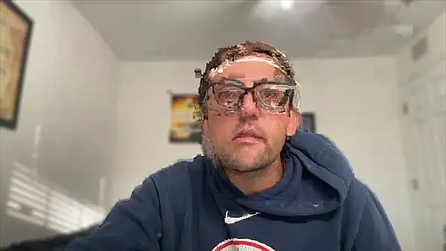 Snapshot of Milflover96 chatting on 12, 11, 2025 Milflover96 online show from 12, 11, 2025